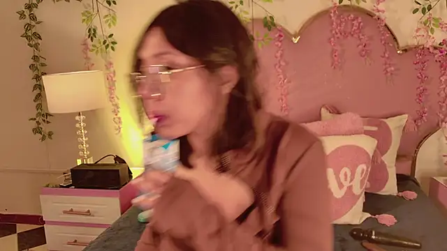 Lauuu2007 online show from 04-03-26, 02:48