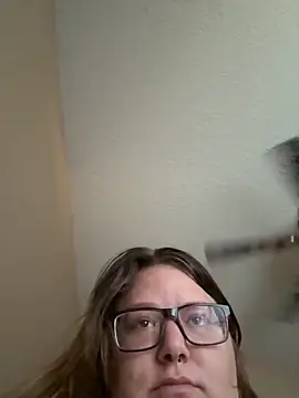 Snapshot of amberlynntun chatting on 11-18-25, 09:19 amberlynntun online show from 11-18-25, 09:19