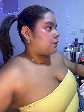Snapshot of Anabelle_00_ chatting on 06-18-26, 04:02 Anabelle 00 online show from 06-18-26, 04:02