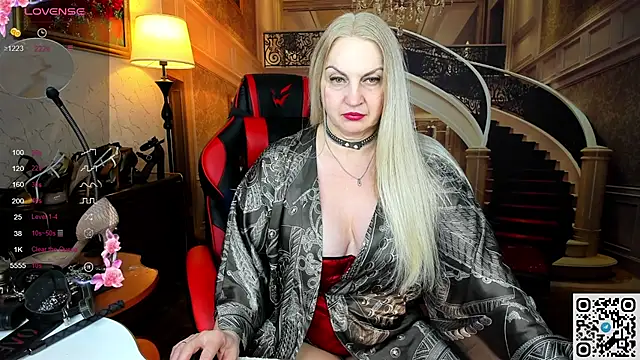 Snapshot of Nina_Devillle chatting on 05-20-26, 10:16 Nina Devillle online show from 05-20-26, 10:16