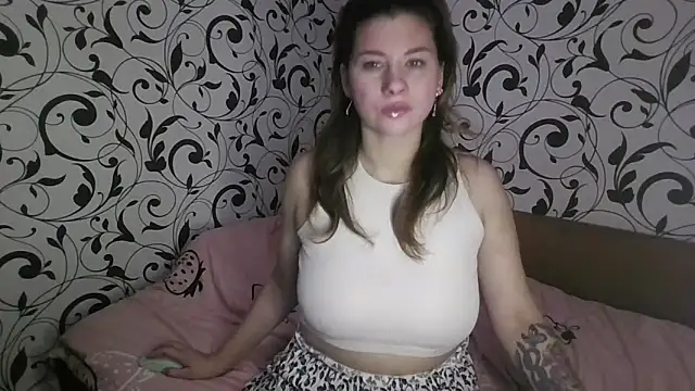 YourEmilie online show from 11-15-25, 04:36