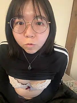Snapshot of piffydream chatting on 03-26-26, 02:33 piffydream online show from 03-26-26, 02:33