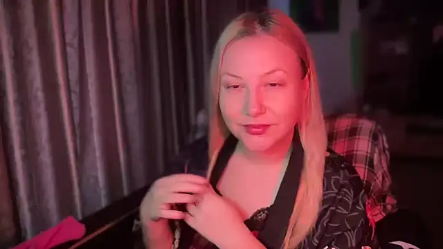 Snapshot of BikiHellena chatting on 11-08-25, 06:35 BikiHellena online show from 11-08-25, 06:35