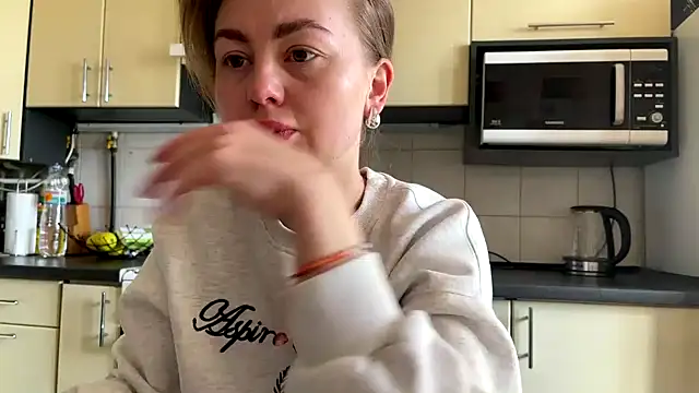 Snapshot of MartaLuna_ chatting on 04-23-26, 06:14 MartaLuna online show from 04-23-26, 06:14