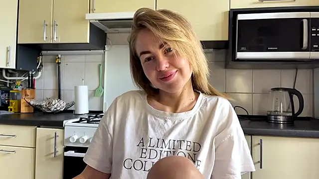 Snapshot of MartaLuna_ chatting on 05-16-26, 10:23 MartaLuna online show from 05-16-26, 10:23
