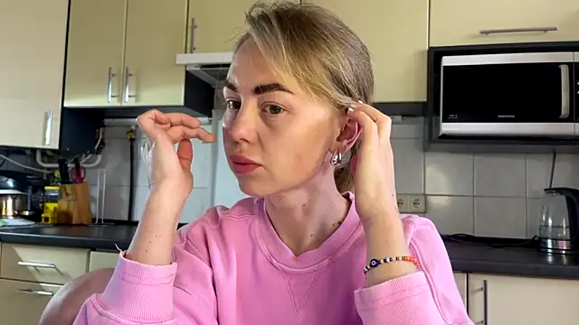 Snapshot of MartaLuna_ chatting on 05-26-26, 02:13 MartaLuna online show from 05-26-26, 02:13