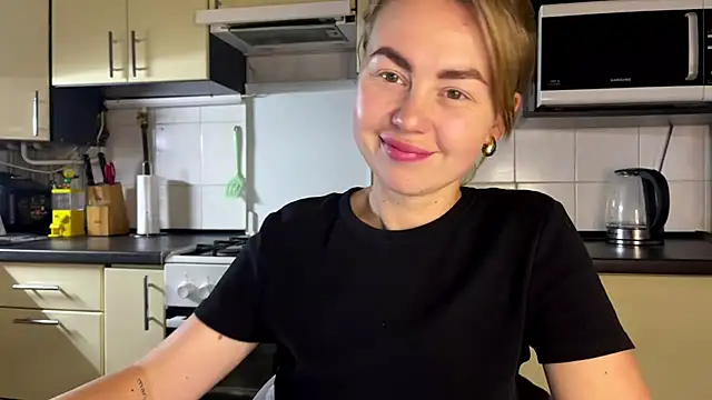 Snapshot of MartaLuna_ chatting on 07-09-26, 06:34 MartaLuna online show from 07-09-26, 06:34