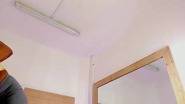 ValeryCortezm online show from 12-16-25, 12:54