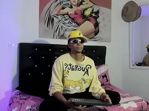 Snapshot of xxKamadevaxx chatting on 05-08-26, 12:43 xxKamadevaxx online show from 05-08-26, 12:43