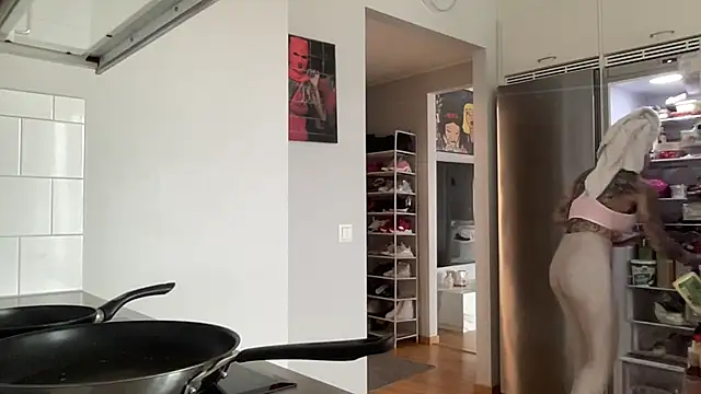 paulinaalatalo online show from 03-25-26, 09:15