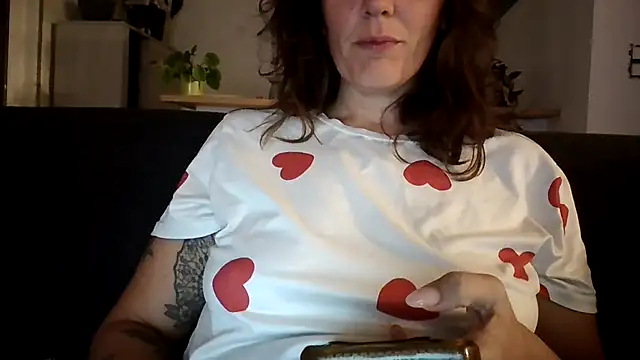 Snapshot of samantaatw chatting on 09-25-25, 10:24 samantaatw online show from 09-25-25, 10:24