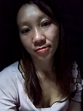 Snapshot of bonnie-00 chatting on 05-06-26, 02:33 bonnie-00 online show from 05-06-26, 02:33