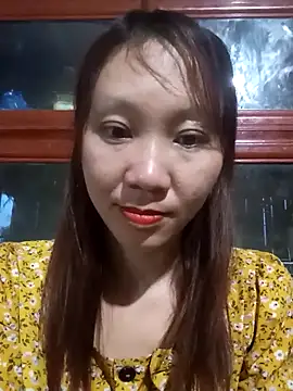 Snapshot of bonnie-00 chatting on 05-17-26, 11:39 bonnie-00 online show from 05-17-26, 11:39