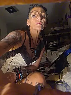 Snapshot of jasonee13 chatting on 06-26-26, 04:39 jasonee13 online show from 06-26-26, 04:39
