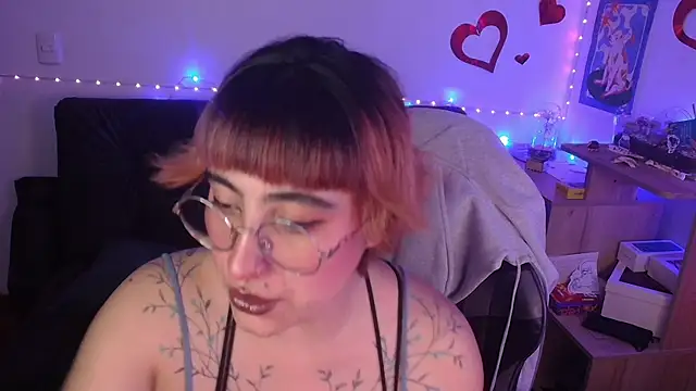 Miacatsito3 online show from 04-17-26, 04:04