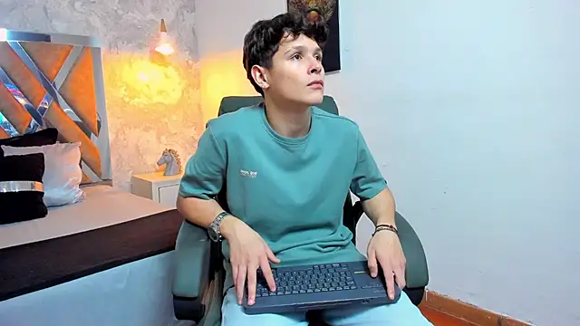 Snapshot of kraven_lust chatting on 01-17-26, 03:00 kraven lust online show from 01-17-26, 03:00