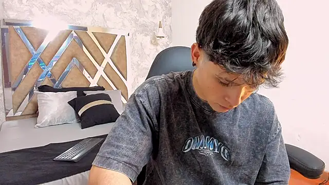 Snapshot of kraven_lust chatting on 02-12-26, 03:12 kraven lust online show from 02-12-26, 03:12