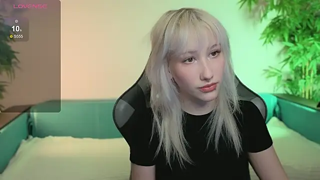 Snapshot of evlica chatting on 02-17-26, 02:24 evlica online show from 02-17-26, 02:24