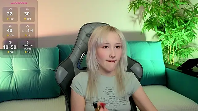 Snapshot of evlica chatting on 02-24-26, 02:37 evlica online show from 02-24-26, 02:37