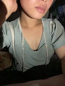 Snapshot of Van_xx chatting on 09-21-25, 12:40 Van xx online show from 09-21-25, 12:40