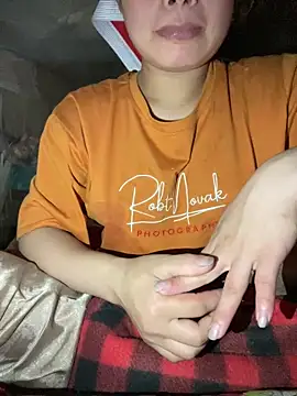 Snapshot of Van_xx chatting on 10-23-25, 06:02 Van xx online show from 10-23-25, 06:02