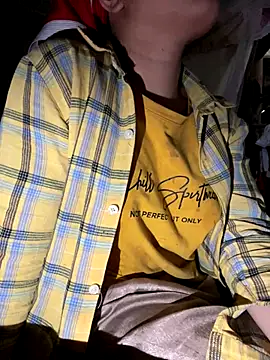 Snapshot of Van_xx chatting on 10-26-25, 02:28 Van xx online show from 10-26-25, 02:28