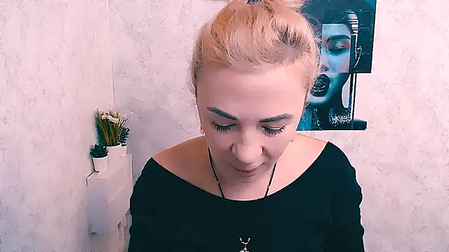 EmmaCat  online show from 12-04-25, 06:55