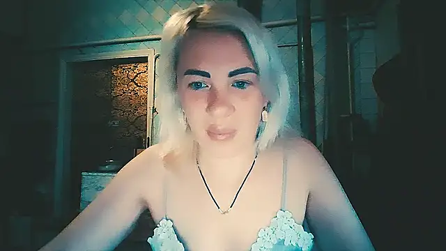 Snapshot of EmmaCat_ chatting on 04-24-26, 03:42 EmmaCat online show from 04-24-26, 03:42