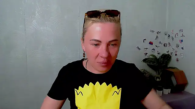 Snapshot of EmmaCat_ chatting on 05-05-26, 04:20 EmmaCat online show from 05-05-26, 04:20