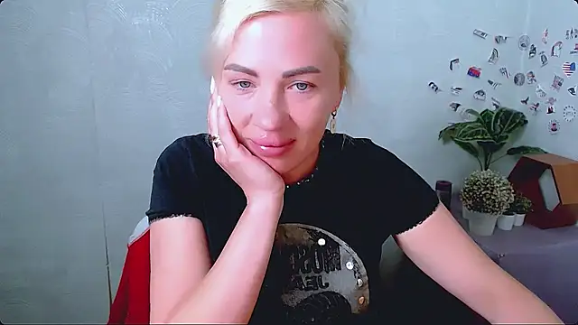 Snapshot of EmmaCat_ chatting on 05-28-26, 06:10 EmmaCat online show from 05-28-26, 06:10