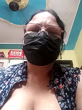 Snapshot of thehotlady chatting on 06-22-26, 03:19 thehotlady online show from 06-22-26, 03:19