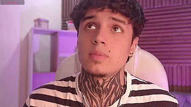 Declan-Fox online show from 02-10-26, 05:22