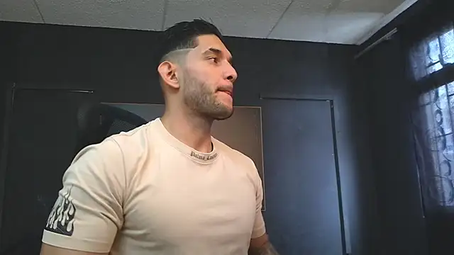 Snapshot of RichardMilleer chatting on 07-25-26, 04:37 RichardMilleer online show from 07-25-26, 04:37