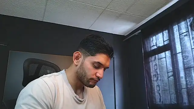 Snapshot of RichardMilleer chatting on 08-05-26, 05:27 RichardMilleer online show from 08-05-26, 05:27