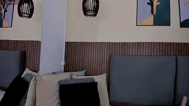 EmillyHarper  online show from 11-11-25, 04:01