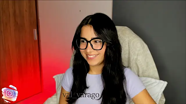 Snapshot of val_varago chatting on 10-14-25, 12:11 val varago online show from 10-14-25, 12:11