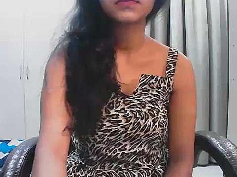 short girl  online show from 10-01-25, 05:08