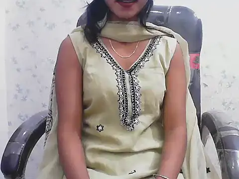 short girl  online show from 04-07-26, 03:12