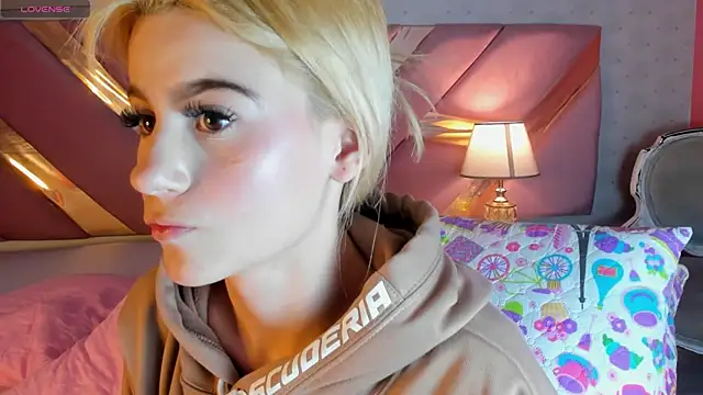 Snapshot of ChloeLaurentt chatting on 01-05-26, 05:27 ChloeLaurentt online show from 01-05-26, 05:27