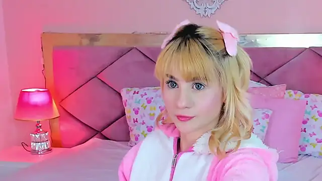 Snapshot of ChloeLaurentt chatting on 02-01-26, 04:11 ChloeLaurentt online show from 02-01-26, 04:11