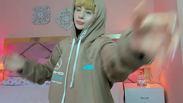 Snapshot of ChloeLaurentt chatting on 02-06-26, 01:58 ChloeLaurentt online show from 02-06-26, 01:58