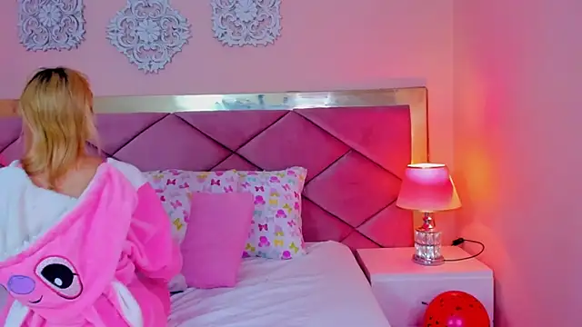 Snapshot of ChloeLaurentt chatting on 02-20-26, 08:42 ChloeLaurentt online show from 02-20-26, 08:42