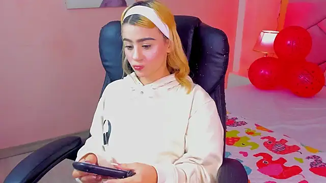 Snapshot of ChloeLaurentt chatting on 02-25-26, 02:37 ChloeLaurentt online show from 02-25-26, 02:37