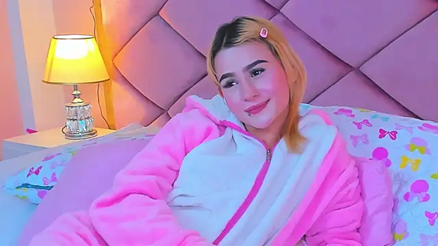 Snapshot of ChloeLaurentt chatting on 03-01-26, 01:46 ChloeLaurentt online show from 03-01-26, 01:46