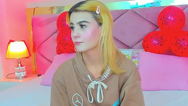 Snapshot of ChloeLaurentt chatting on 03-03-26, 01:23 ChloeLaurentt online show from 03-03-26, 01:23