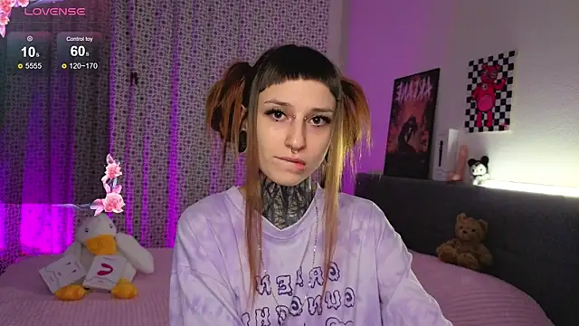 LilithPoison online show from 10-26-25, 06:03