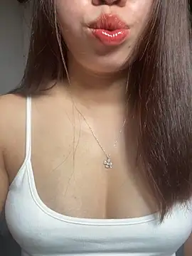 Snapshot of Rose-babyx chatting on 04-21-26, 02:15 Rose-babyx online show from 04-21-26, 02:15