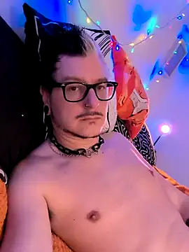 Snapshot of cruiserpup chatting on 10-19-25, 01:12 cruiserpup online show from 10-19-25, 01:12