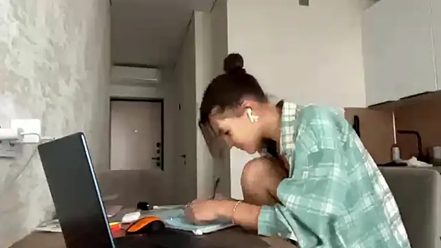 Snapshot of FavorLeila chatting on 09-28-25, 01:16 FavorLeila online show from 09-28-25, 01:16