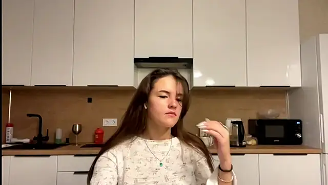 Snapshot of FavorLeila chatting on 09-30-25, 03:17 FavorLeila online show from 09-30-25, 03:17